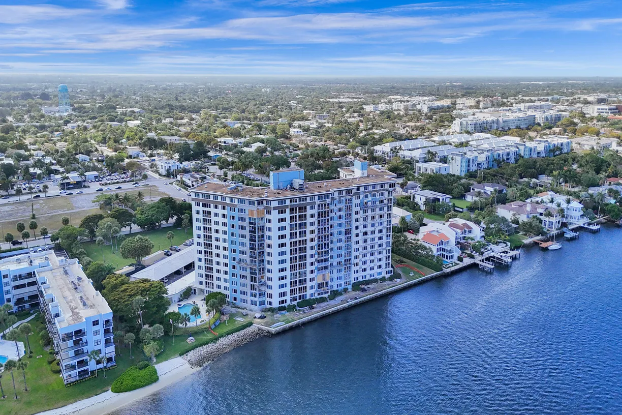 South Florida Real Estate | View 555 SE 6th Avenue, 4a | Listing