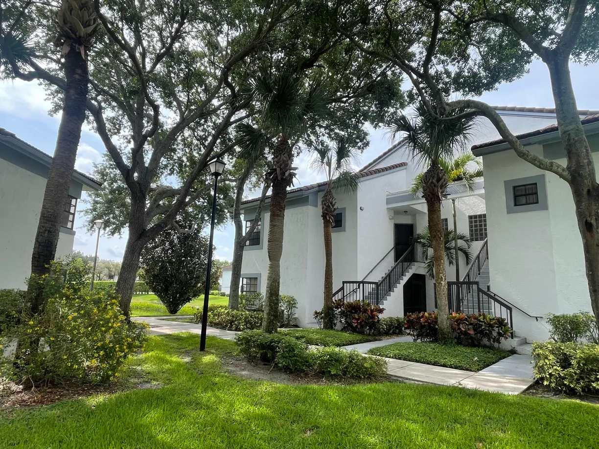 South Florida Real Estate | View 5415 Verona Drive | Listing