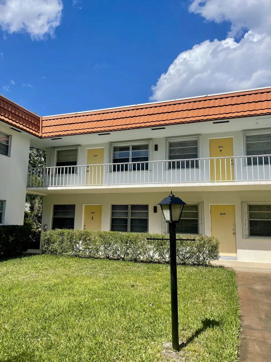 South Florida Real Estate | View 1225 NW 21st Street, 3210 | 1 Bed, 1 Bath