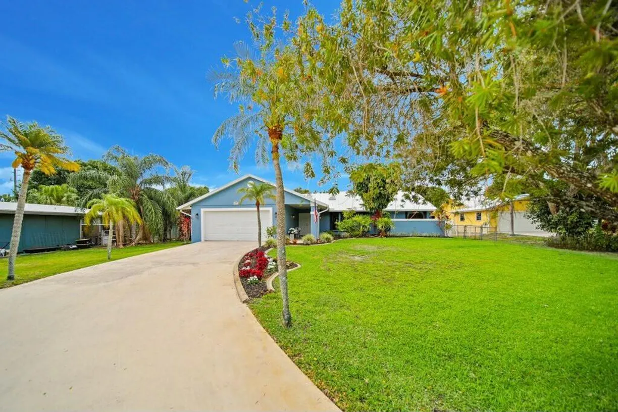 South Florida Real Estate | View 870 SW Gardens Boulevard | 3 Beds, 2 Baths