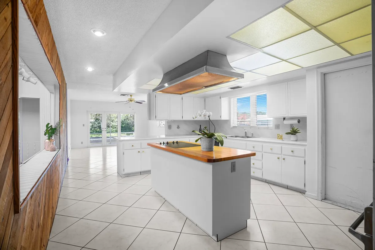 South Florida Real Estate | View 1000 SW Mulberry Way | Listing