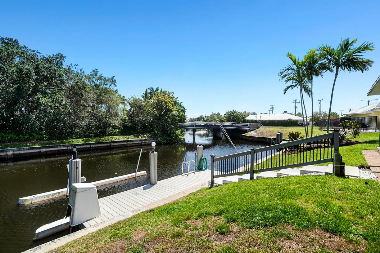 South Florida Real Estate | View 1000 SW Mulberry Way | Listing