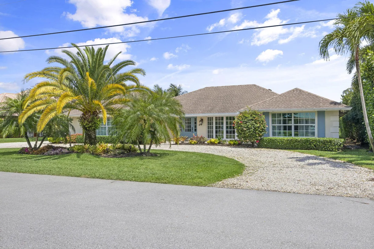 South Florida Real Estate | View 35 SE Saddleback Road | 3 Beds, 3 Baths