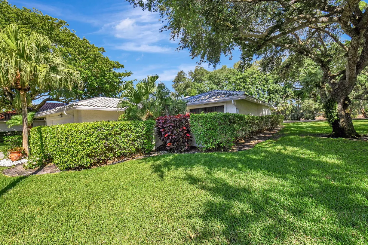 South Florida Real Estate | View 30 Hampshire Lane | Listing