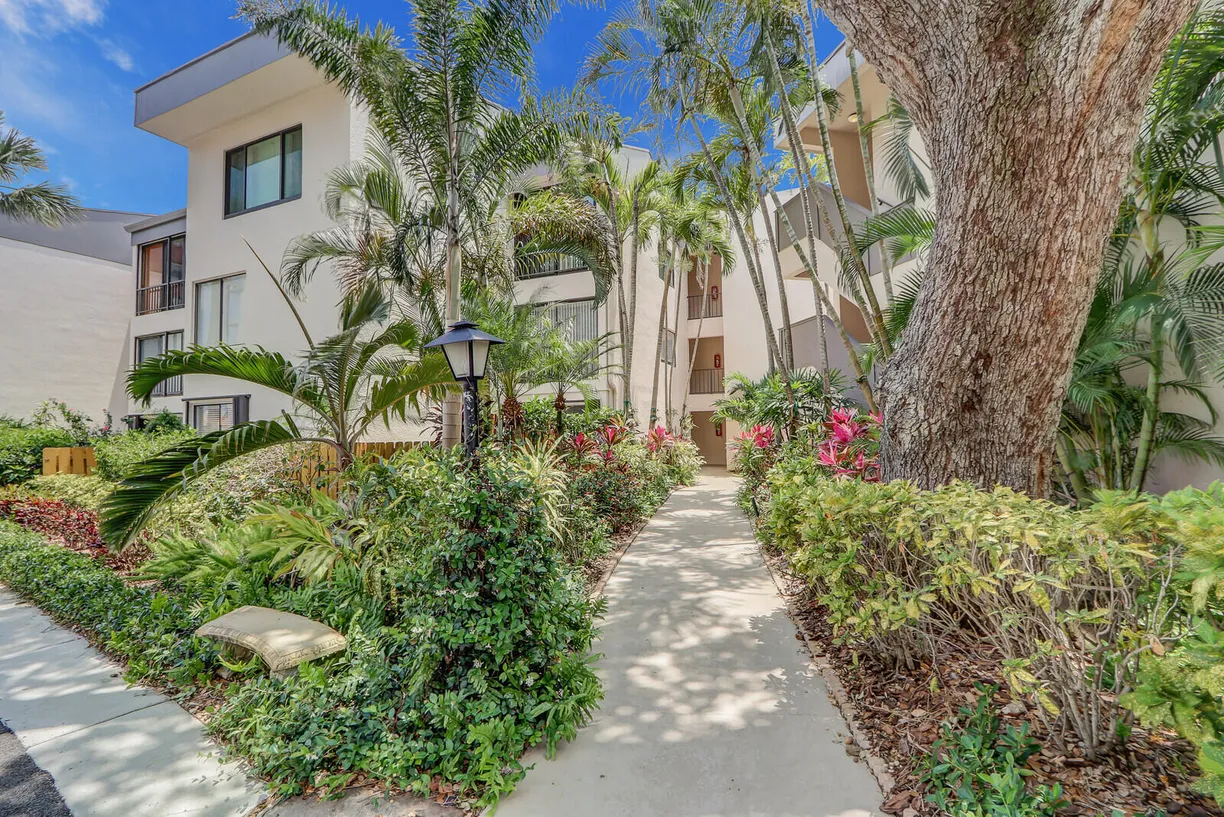 South Florida Real Estate | View 1618 Twelve Oaks Way, 103 | 3 Beds, 2 Baths