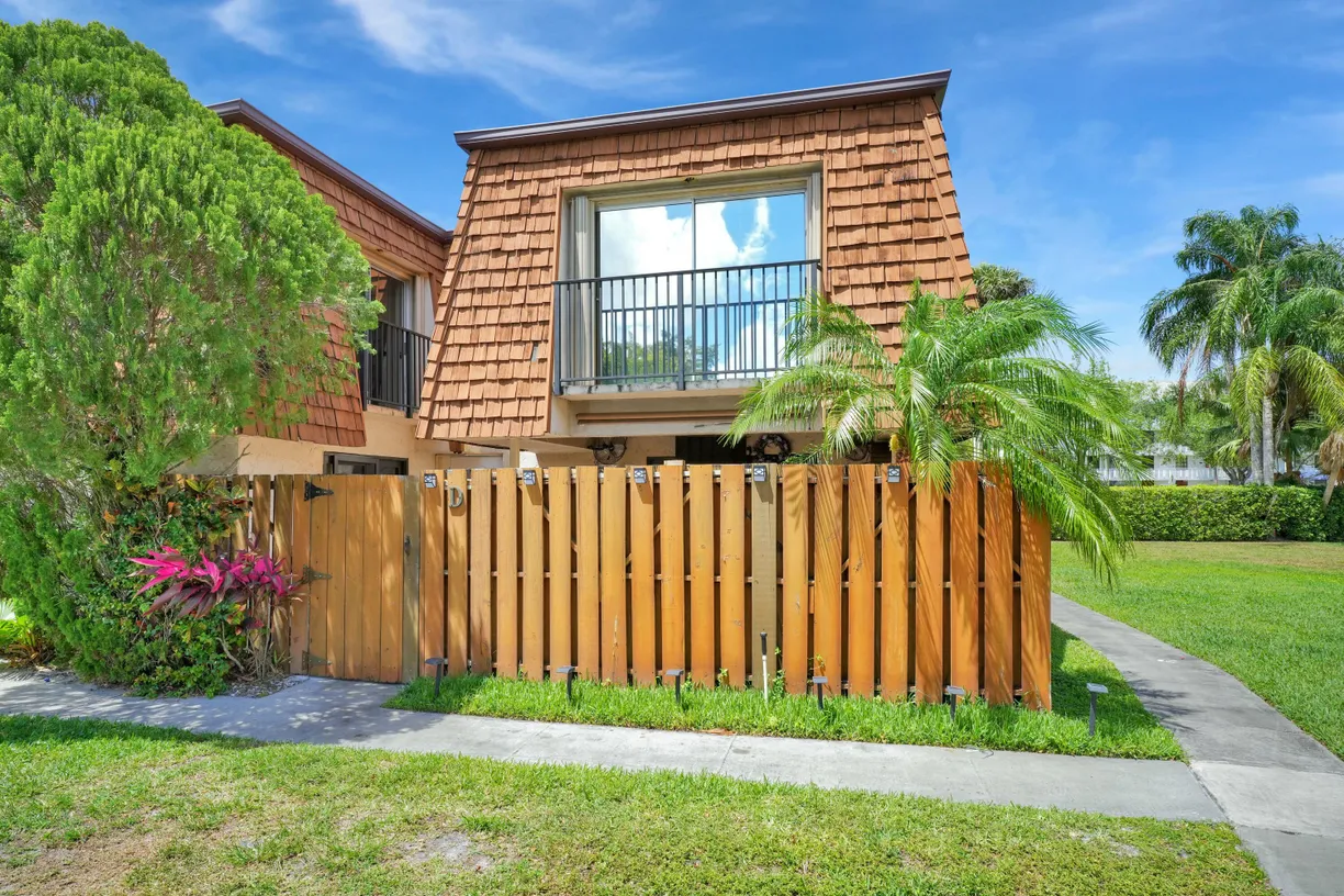 South Florida Real Estate | View 2151 Orange Grove Drive, D10 | 3 Beds, 2 Baths