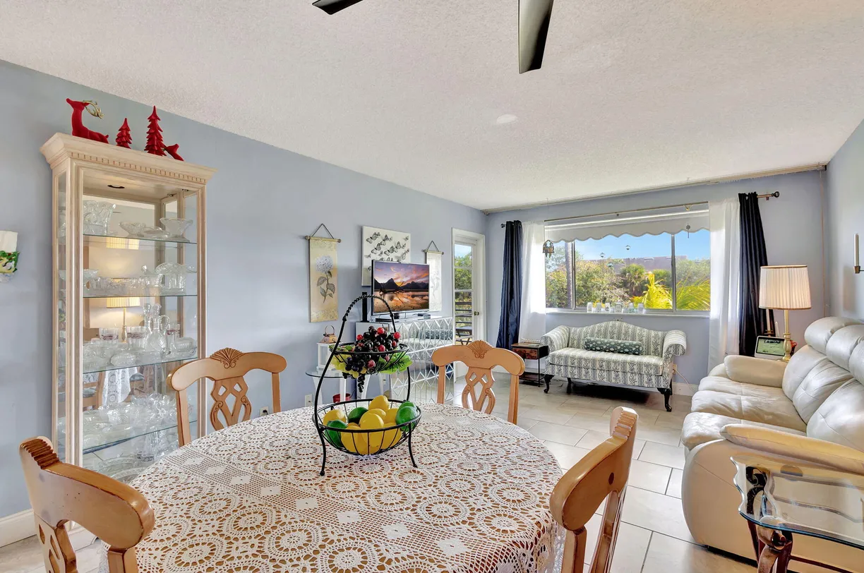South Florida Real Estate | View 2812 Garden Drive, 308 | 1 Bed, 1 Bath