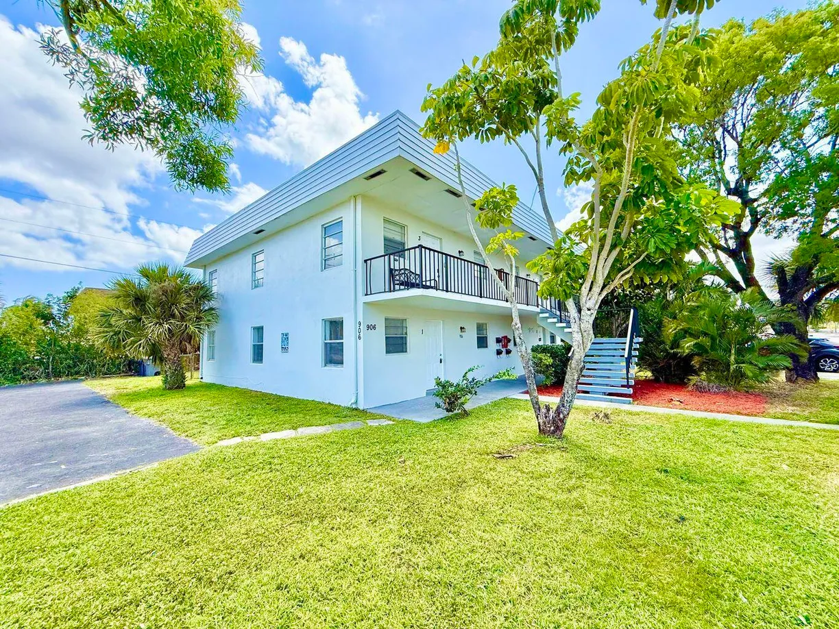 South Florida Real Estate | View 906 Foresteria Drive, 1 | 2 Beds, 1 Bath