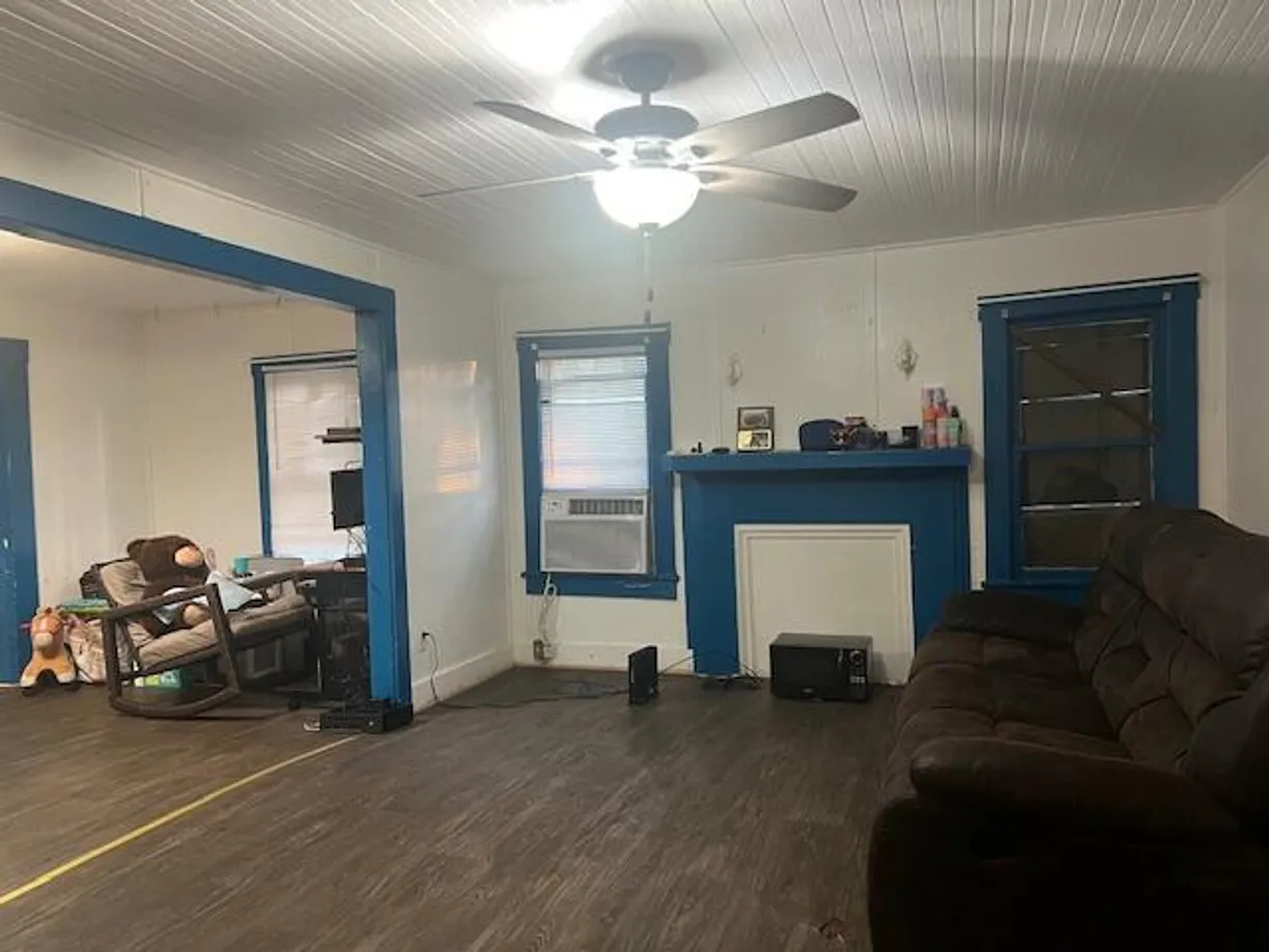 South Florida Real Estate | View 2046 E Main Street | Listing