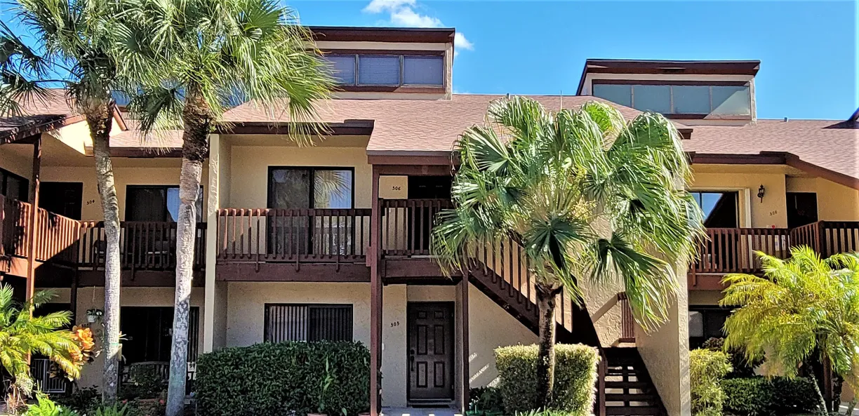 South Florida Real Estate | View 506 Lakeview Drive | 2 Beds, 2 Baths