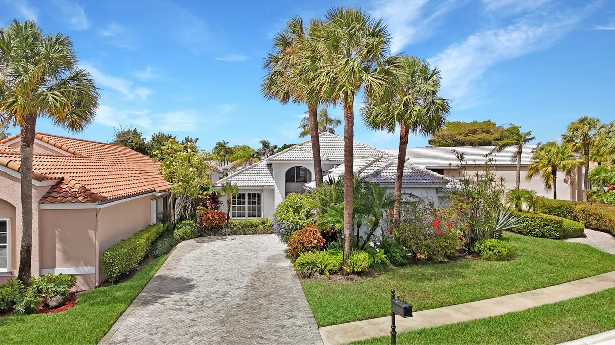 South Florida Real Estate | View 11942 Fountainside Circle | 3 Beds, 2 Baths