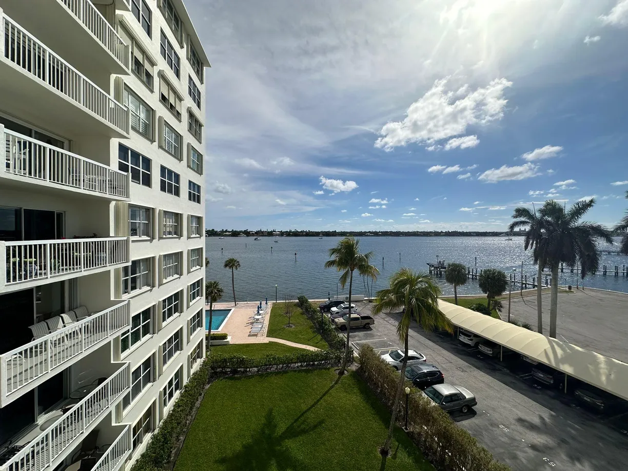 South Florida Real Estate | View 2600 N Flagler Drive, 509 | 2 Beds, 2 Baths