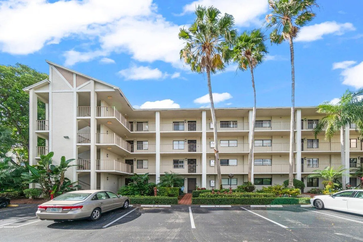 South Florida Real Estate | View 6655 Kensington Lane, 302 | 2 Beds, 2 Baths