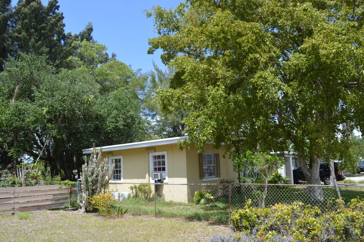 South Florida Real Estate | View 631 N E Street | Listing