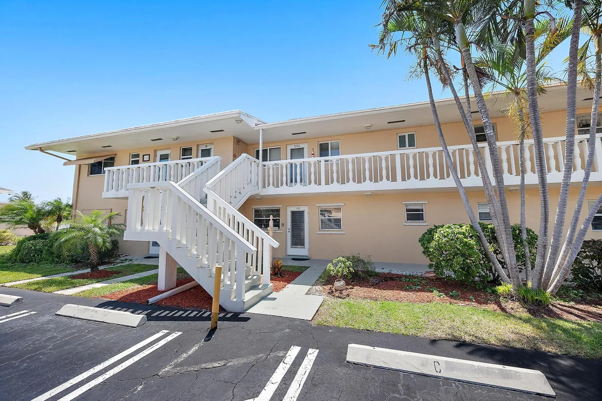 South Florida Real Estate | View 2164 NE 1st Way, 102 | 1 Bed, 1 Bath