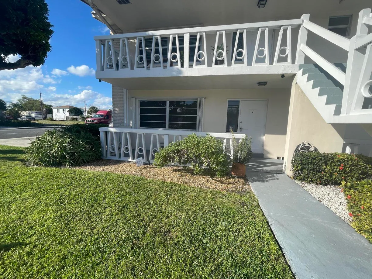 South Florida Real Estate | View 302 N L Street, 1 | 1 Bed, 1 Bath