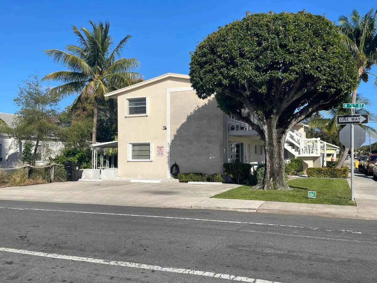 South Florida Real Estate | View 302 N L Street, 1 | Listing