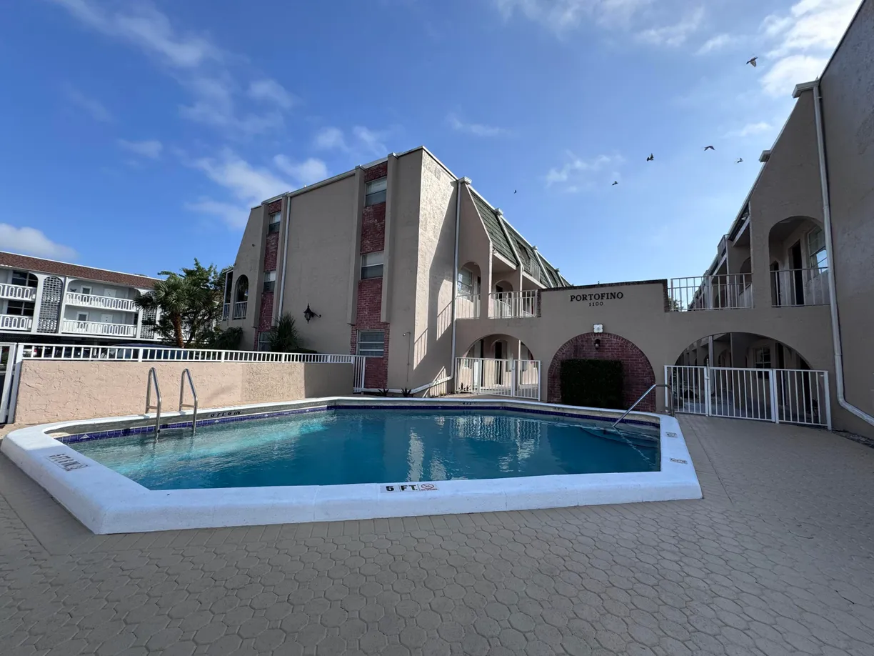 South Florida Real Estate | View 1100 SE 4th Avenue, 35 | 2 Beds, 1 Bath