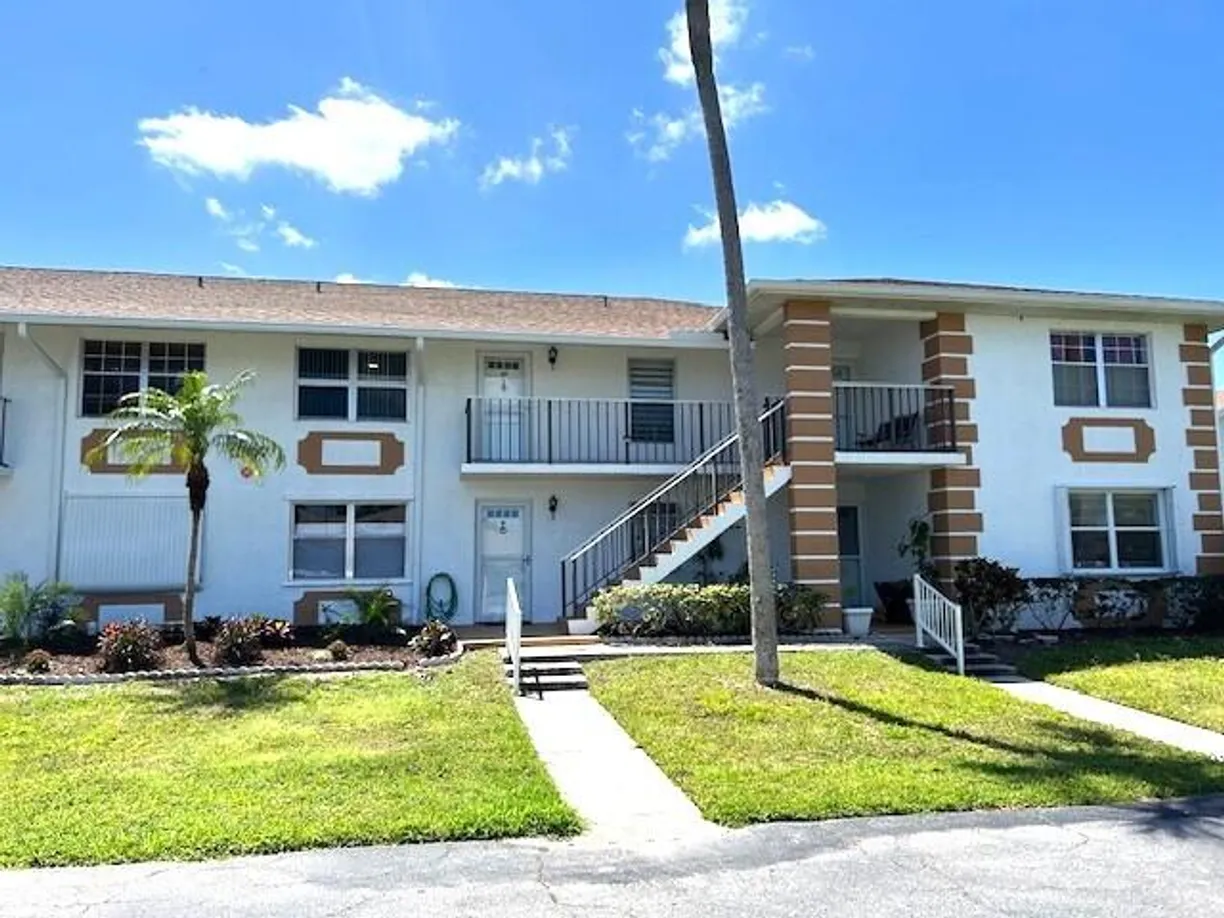 South Florida Real Estate | View 1207 S Lakes End Drive, E-2 | 2 Beds, 2 Baths