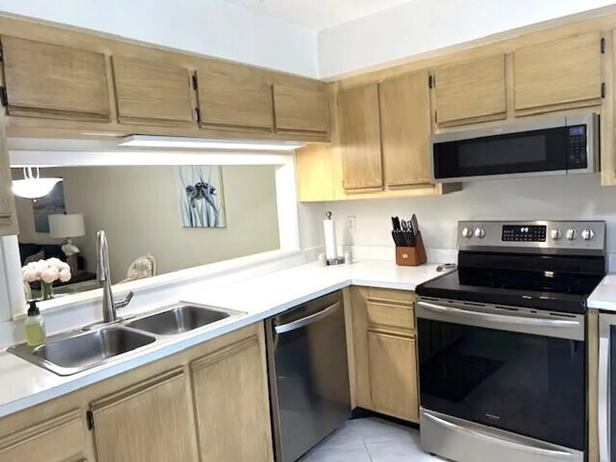 South Florida Real Estate | View 1207 S Lakes End Drive, E-2 | Listing