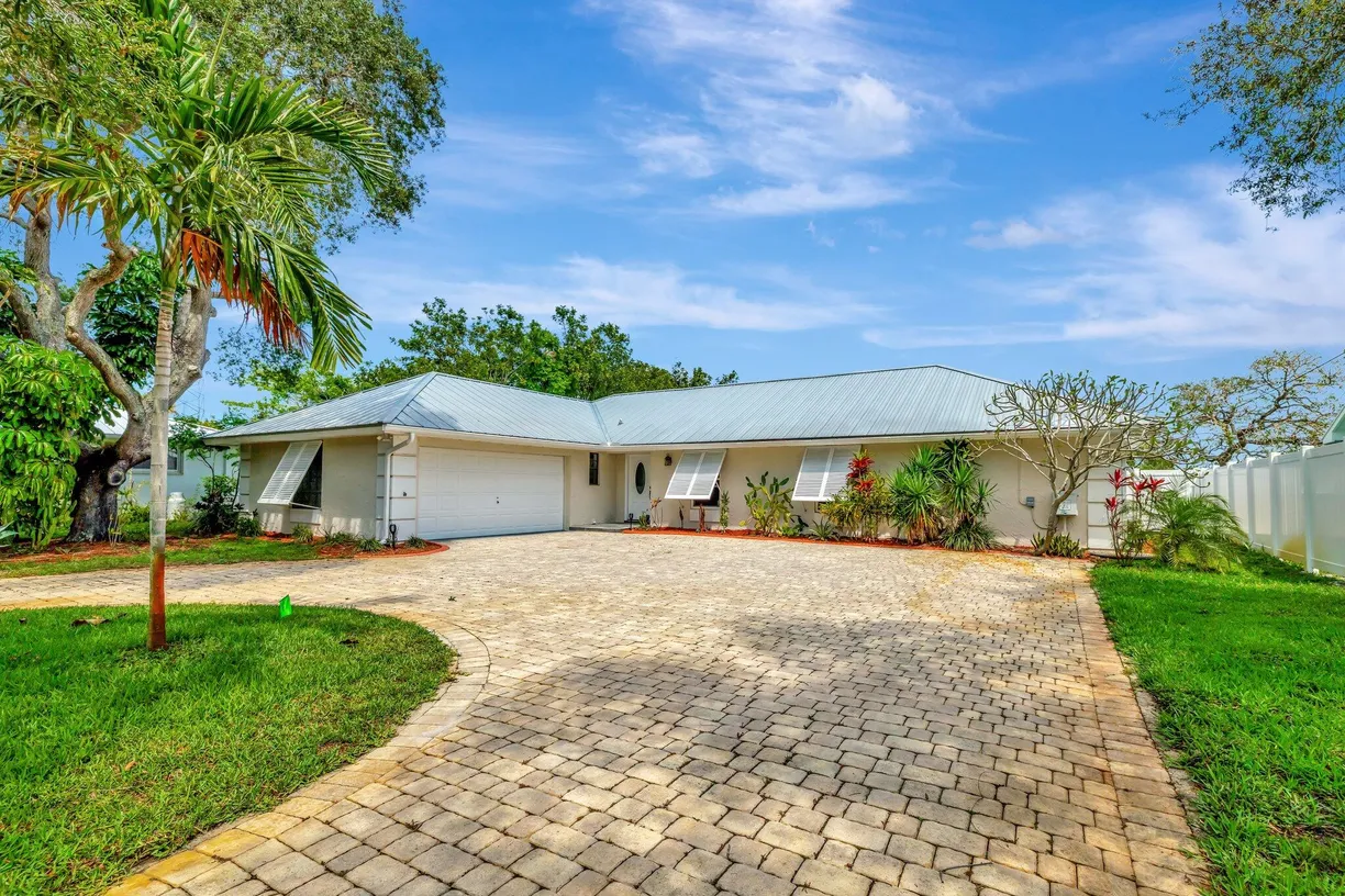 South Florida Real Estate | View 18395 SE County Line Road | Listing