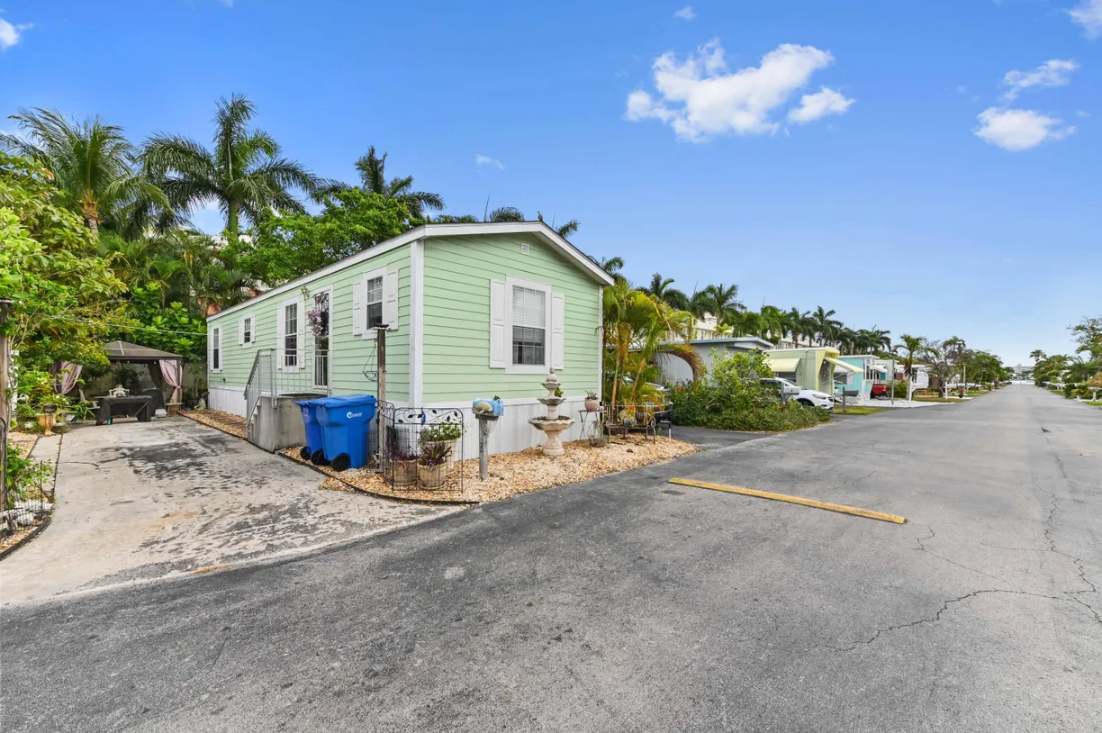 South Florida Real Estate | View 2 E View Street | 2 Beds, 2 Baths
