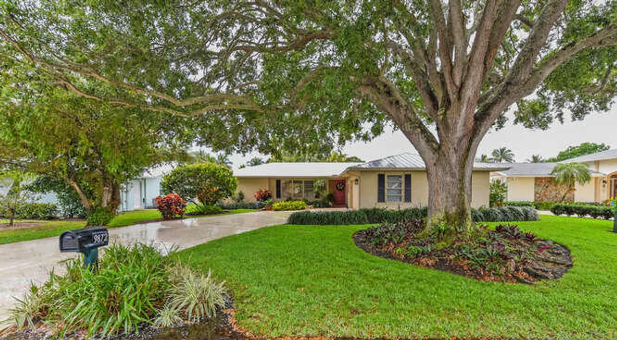 South Florida Real Estate | View 9872 SE Little Club Way | 3 Beds, 2 Baths