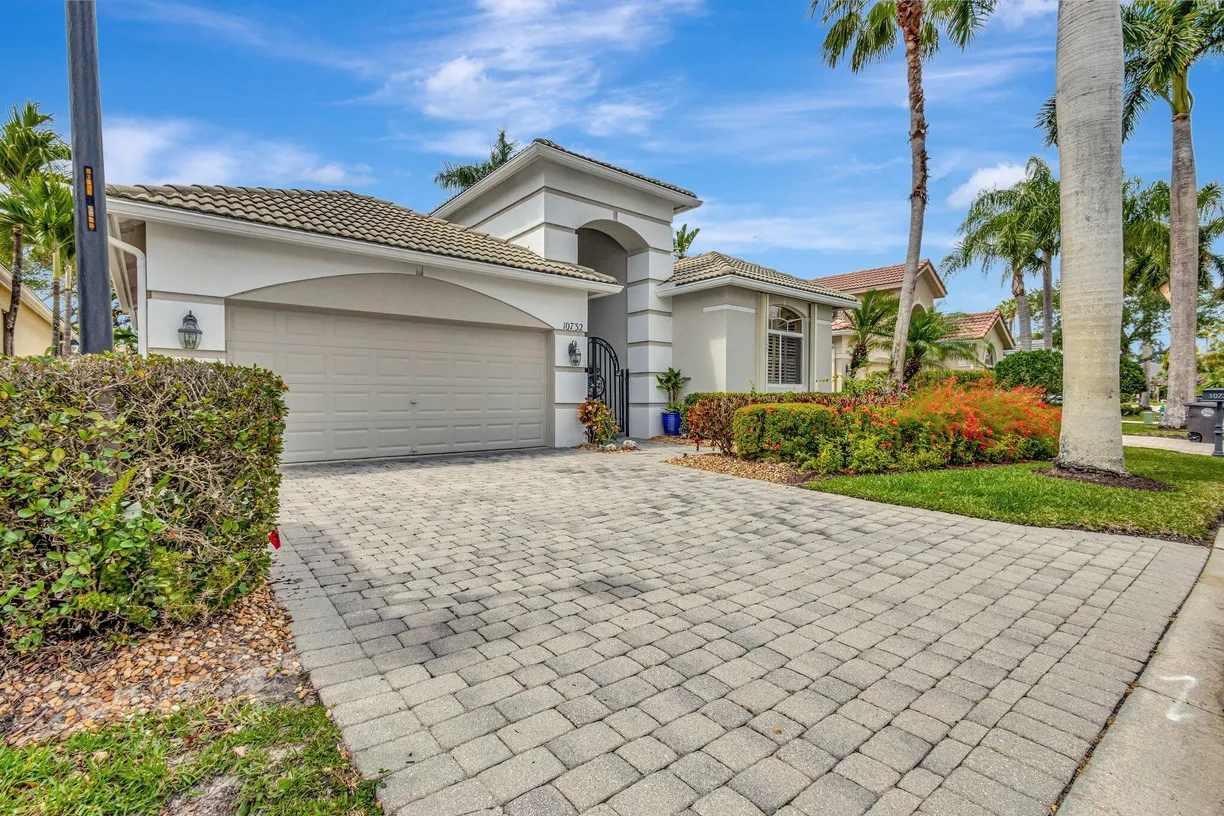 South Florida Real Estate | View 10732 Grande Boulevard | 3 Beds, 2 Baths