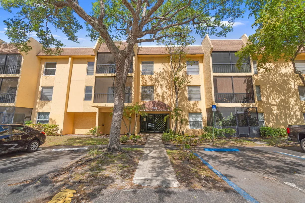 South Florida Real Estate | View 490 NW 20th Street, 3160 | 2 Beds, 2 Baths