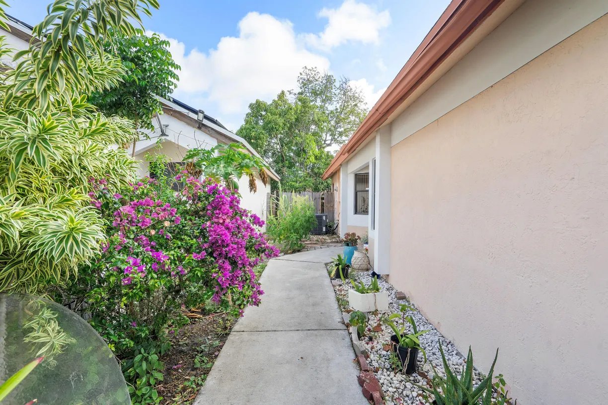 South Florida Real Estate | View 904 Magniola Avenue | Listing
