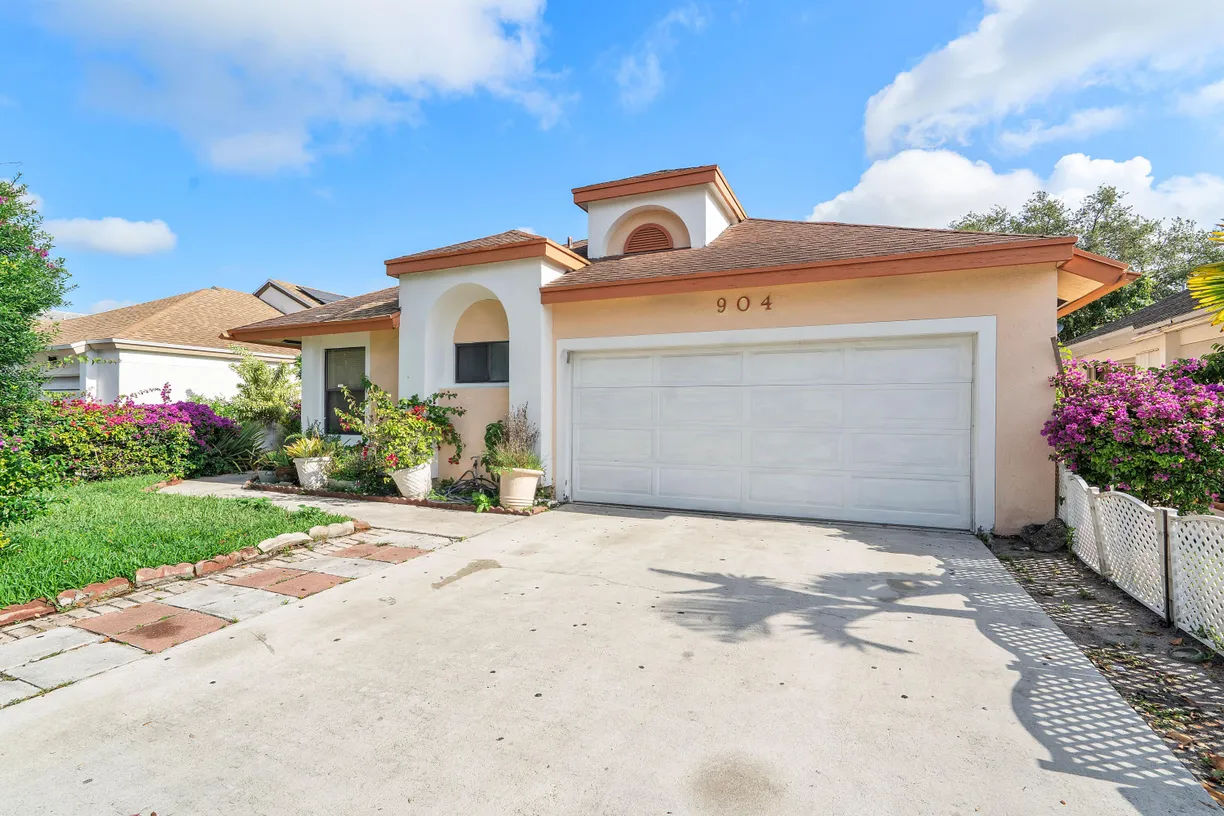 South Florida Real Estate | View 904 Magniola Avenue | Listing