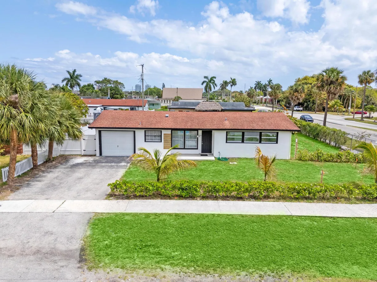 South Florida Real Estate | View 3700 N Australian Avenue | Listing