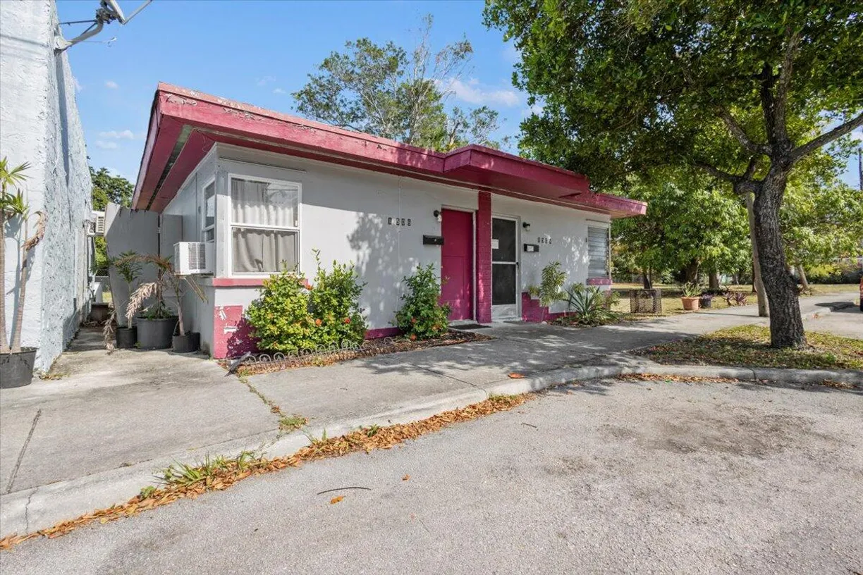 South Florida Real Estate | View 1504 N Sapodilla Avenue | Listing