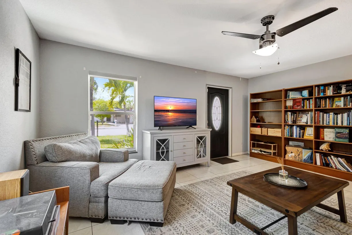 South Florida Real Estate | View 1228 S N Street | Listing