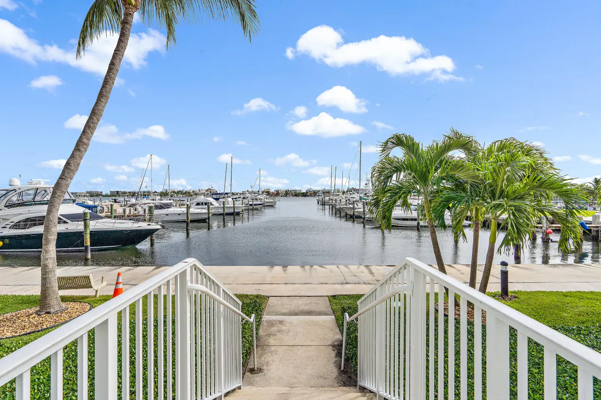 South Florida Real Estate | View 806 E Windward Way, 110 | 2 Beds, 1 Bath