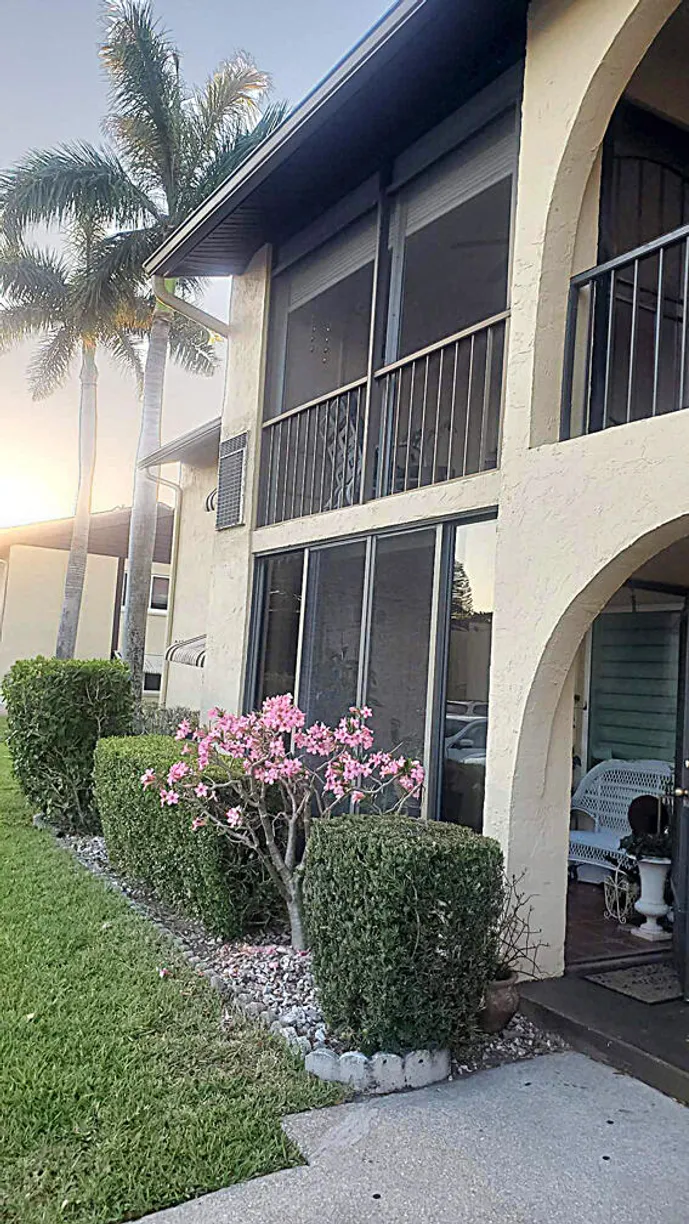 South Florida Real Estate | View 318 Pine Ridge Circle, A-1 | 2 Beds, 1 Bath