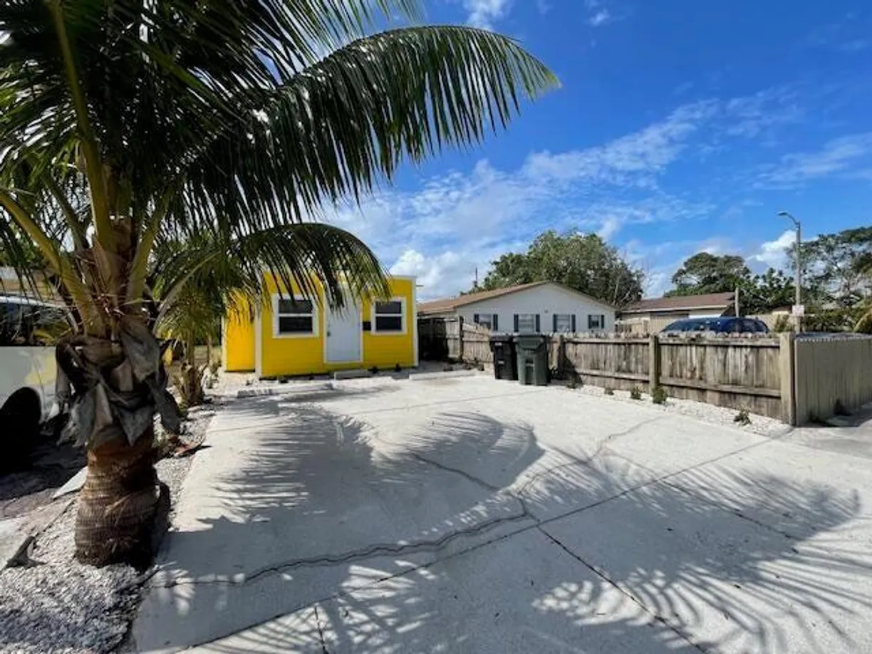 South Florida Real Estate | View 413 N E Street | Listing