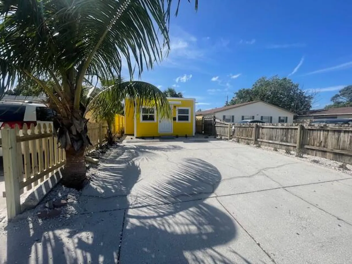 South Florida Real Estate | View 413 N E Street | 2 Beds, 1 Bath