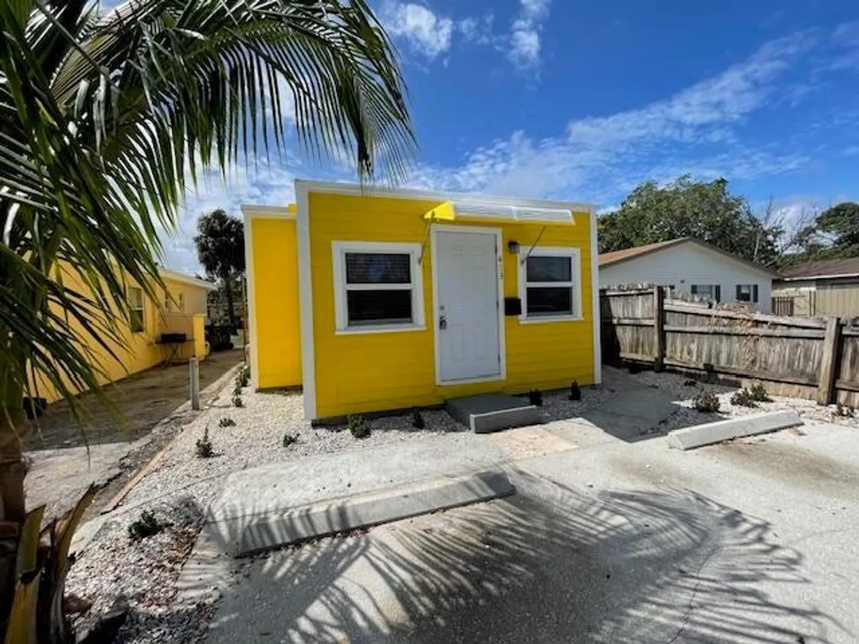 South Florida Real Estate | View 413 N E Street | Listing