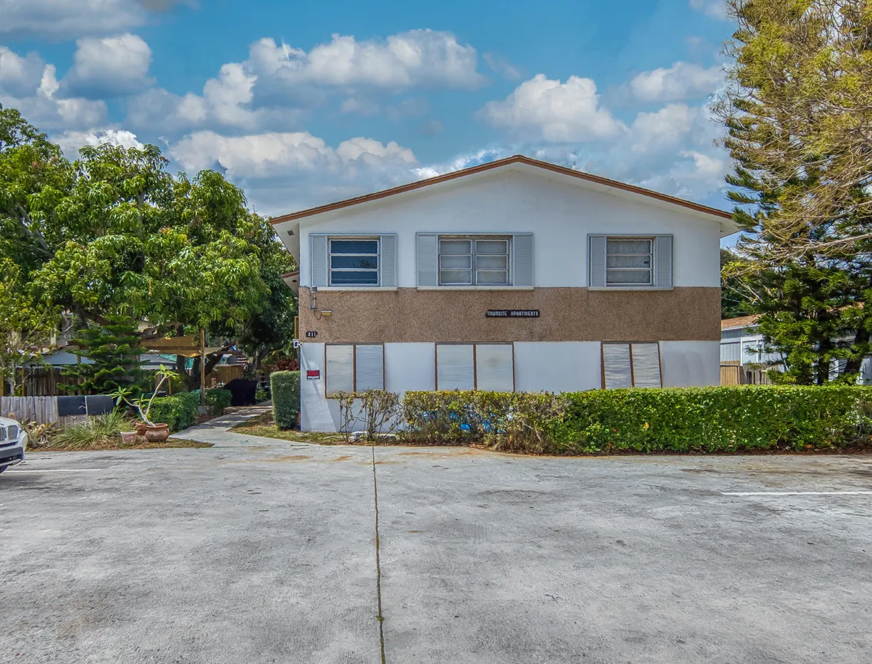 South Florida Real Estate | View 411 S M Street, 5 | 1 Bed, 1 Bath