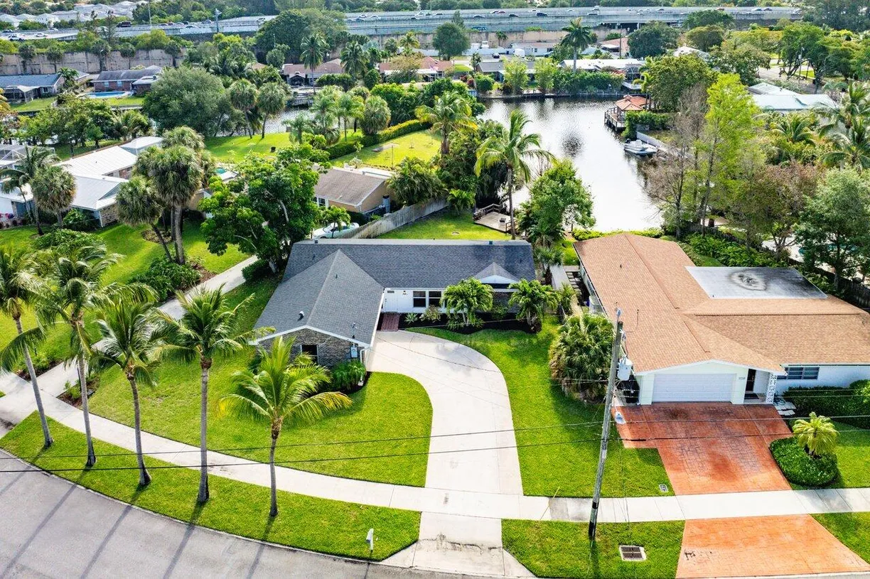 South Florida Real Estate | View 1720 W Terrace Drive | 3 Beds, 2 Baths