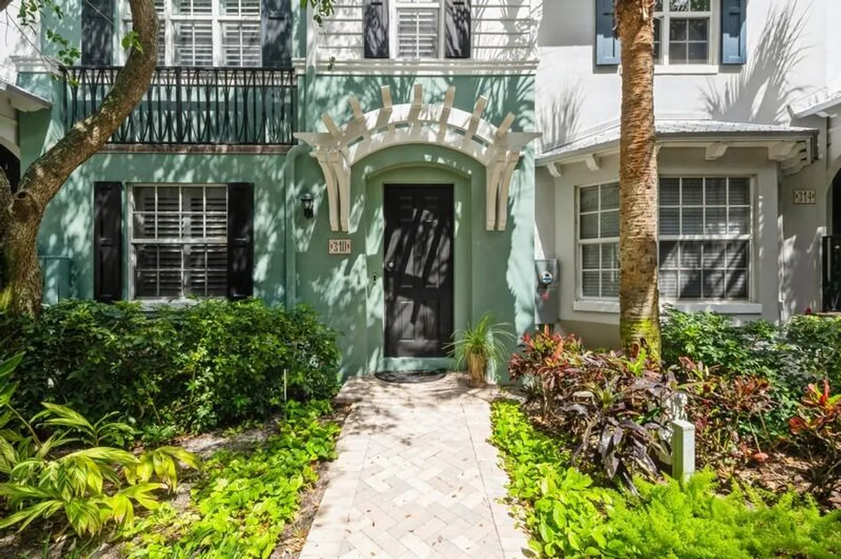 South Florida Real Estate | View 310 E Mallory Circle | Listing