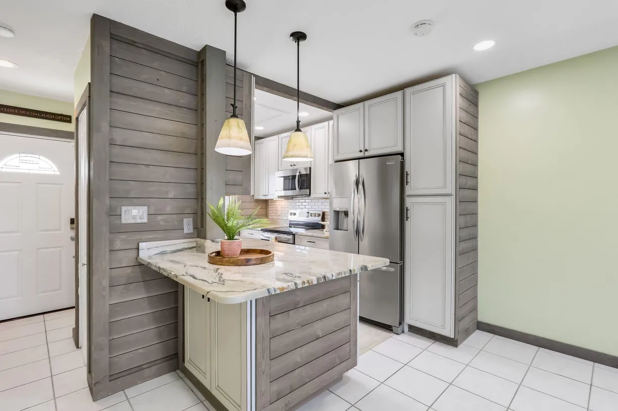 South Florida Real Estate | View 1116 Lake Terrace, 203 | 2 Beds, 1 Bath