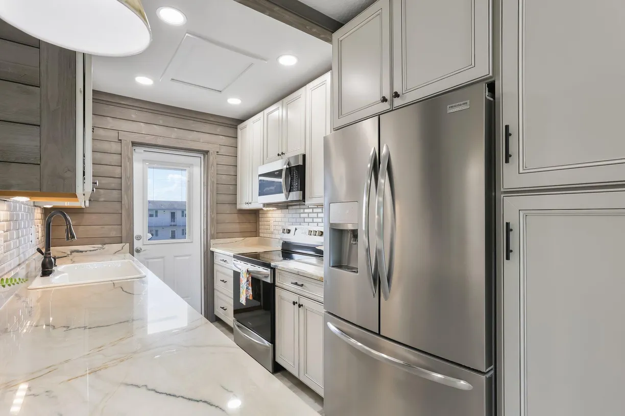 South Florida Real Estate | View 1116 Lake Terrace, 203 | Listing