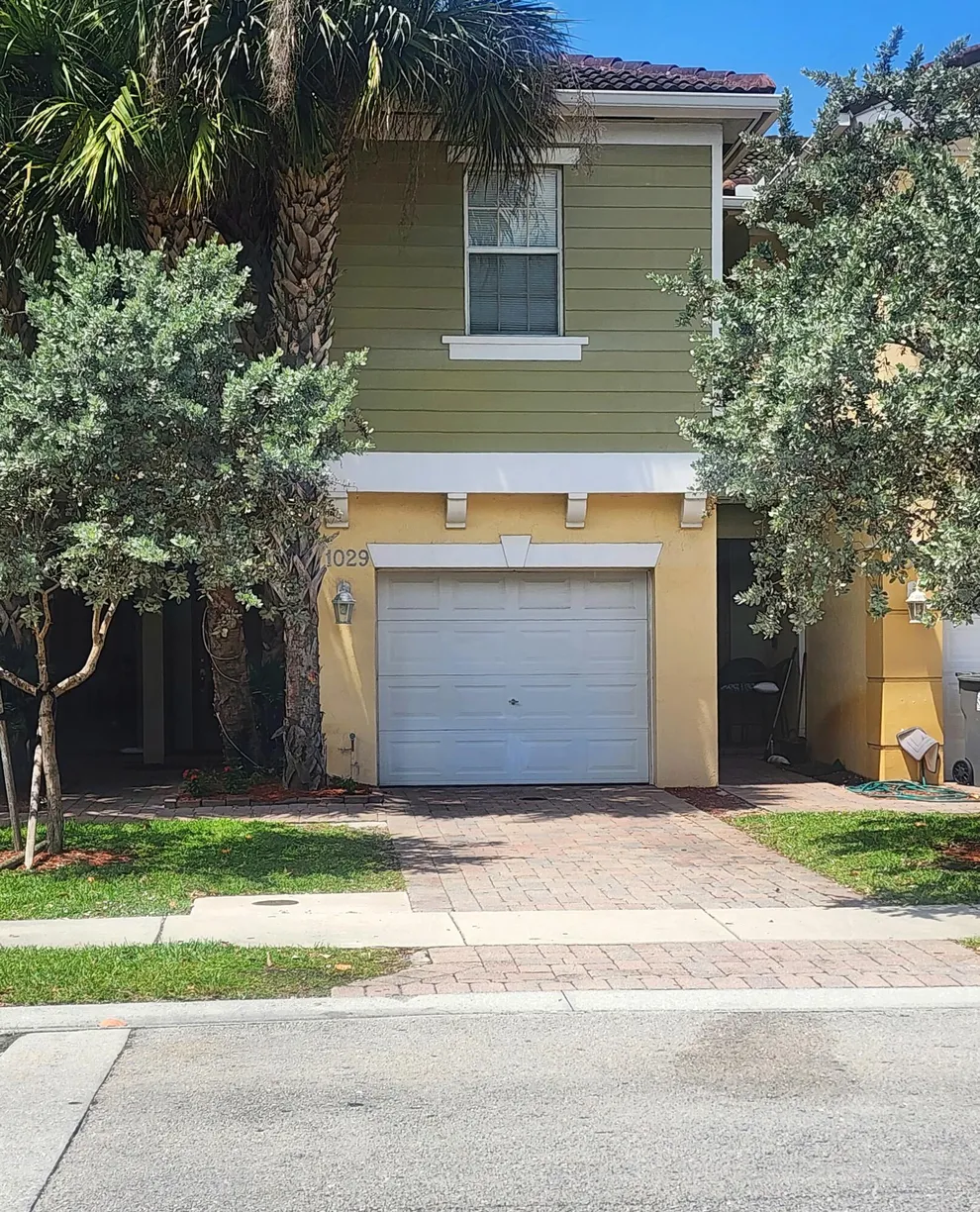 South Florida Real Estate | View 1029 Pipers Cay Drive, 4 | 3 Beds, 2 Baths