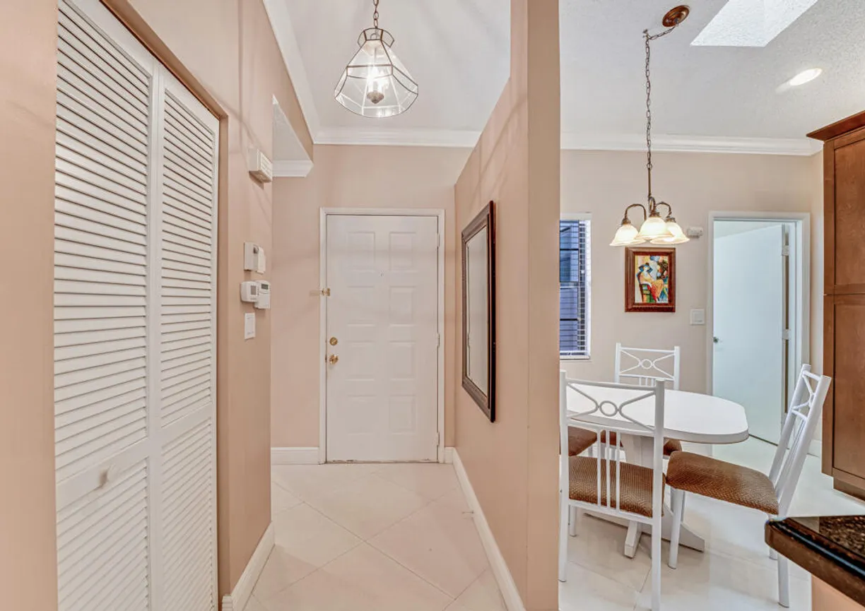 South Florida Real Estate | View 6069 Sunny Pointe Circle | 2 Beds, 2 Baths