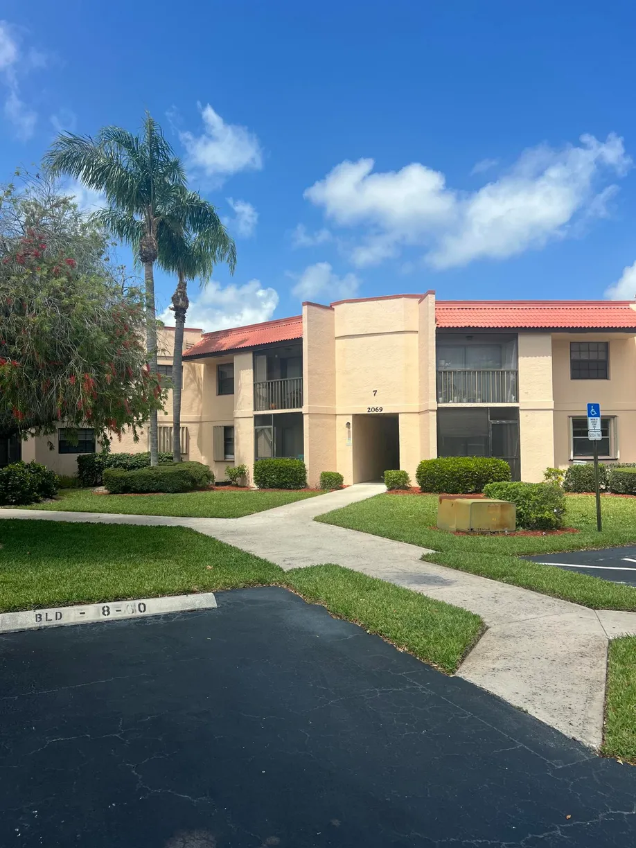 South Florida Real Estate | View 2069 NE Collins Circle, 7-10 | 1 Bed, 1 Bath