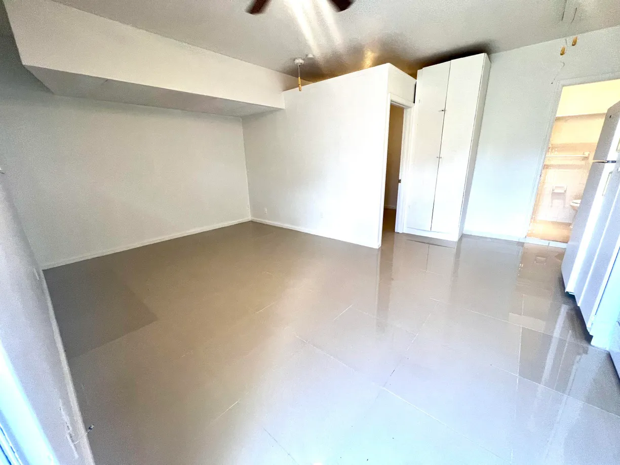 South Florida Real Estate | View 101 Mallard Court | 1 Bed, 1 Bath
