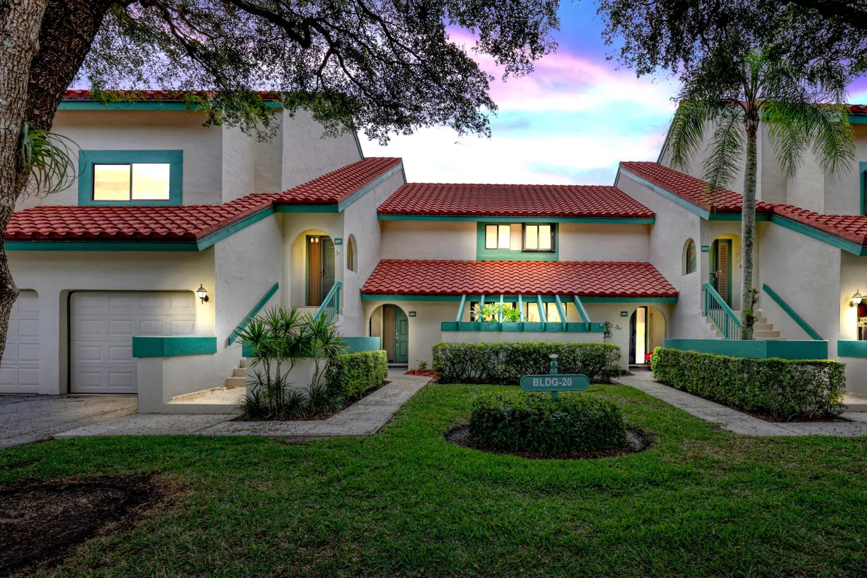 South Florida Real Estate | View 20 Lexington Lane, B | 2 Beds, 1 Bath
