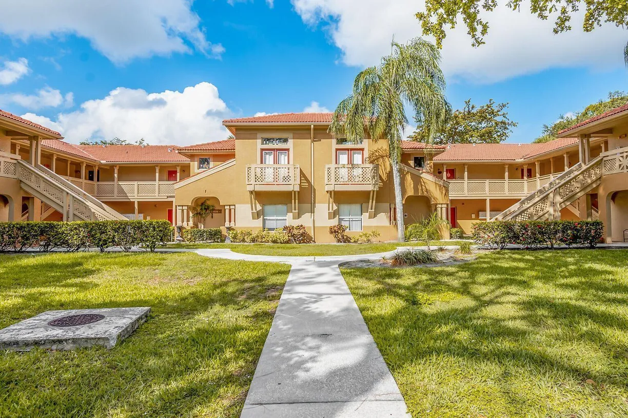 South Florida Real Estate | View 4791 Via Palm Lakes, 1712 | 2 Beds, 2 Baths